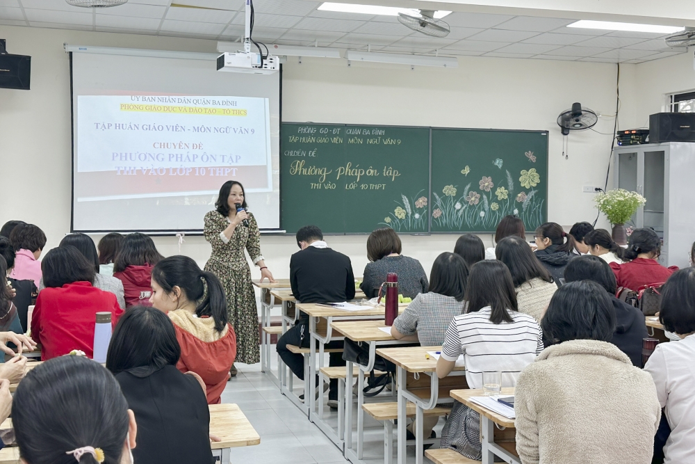 những kinh nghiệm trong việc ôn tập thi vào lớp 10 đối với môn Ngữ văn sao cho hiệu quả đã được các thầy cô giáo chia sẻ tại buổi chuyên đề.