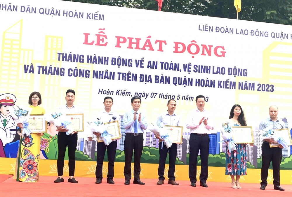Quận Hoàn Kiếm: Chú trọng an toàn, vệ sinh lao động và chăm lo tốt nhất cho người lao động
