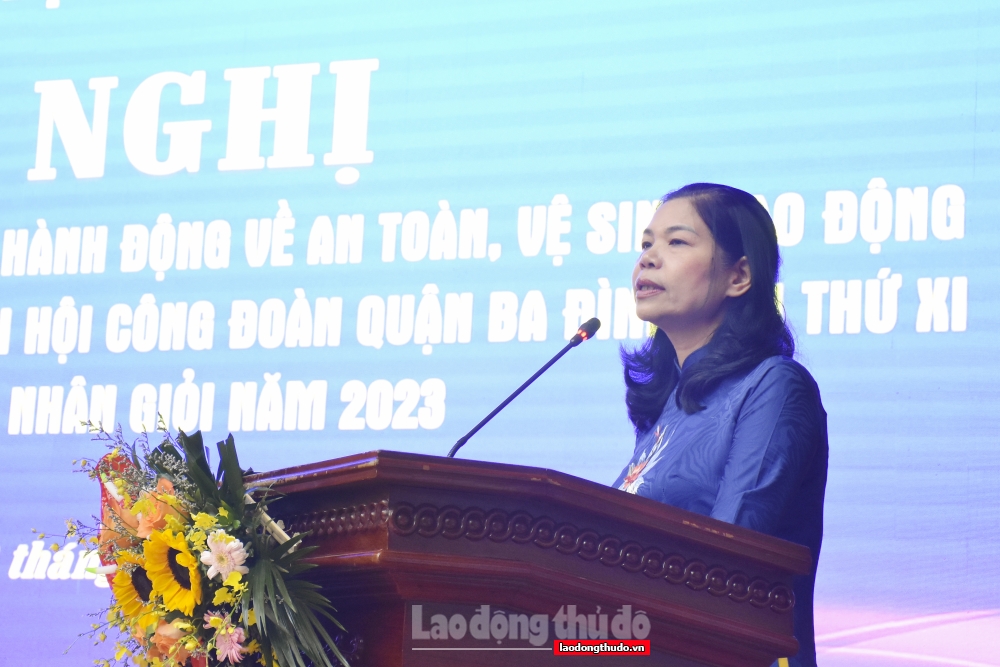 Phó Chủ tịch Thường trực LĐLĐ thành phố Hà Nội Đặng Thị Phương Hoa phát biểu chỉ đạo tại Hội nghị.