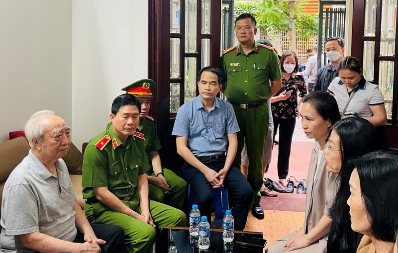 Lãnh đạo thành phố Hà Nội thăm hỏi gia đình có 4 người mất trong vụ cháy ở Hà Đông