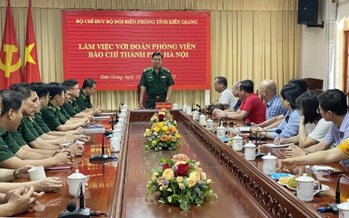 Hội Nhà báo thành phố Hà Nội thăm, làm việc với Bộ Chỉ huy Bộ đội Biên phòng tỉnh Kiên Giang