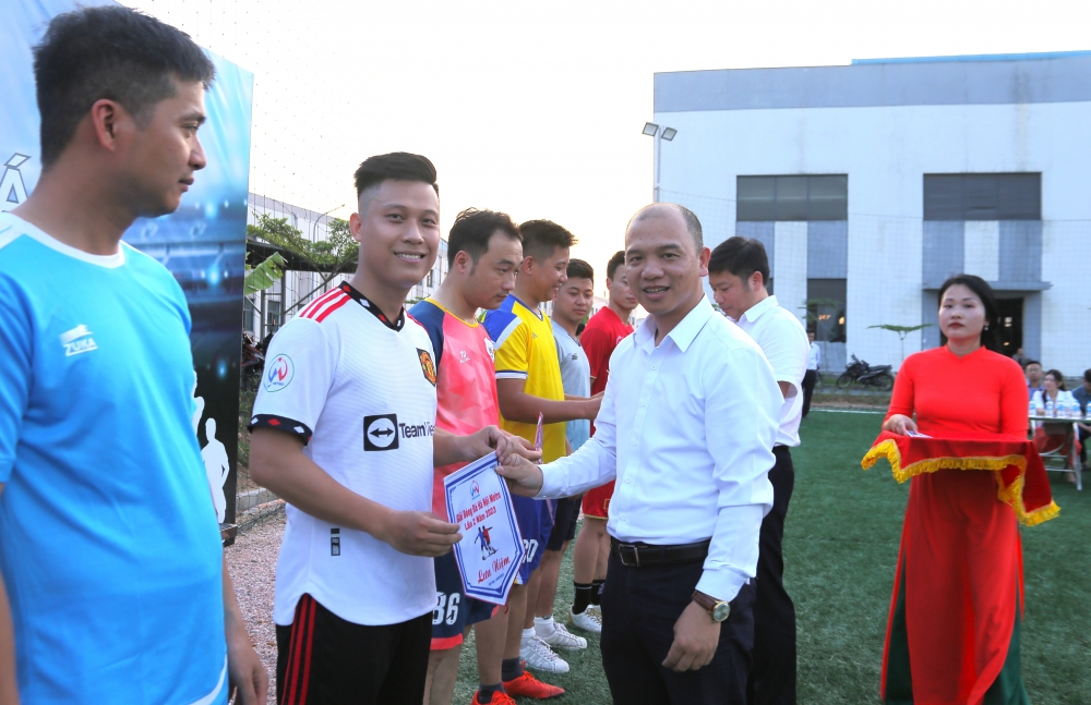 Hào hứng tranh tài tại Giải bóng đá Hanoi Metro lần thứ 2