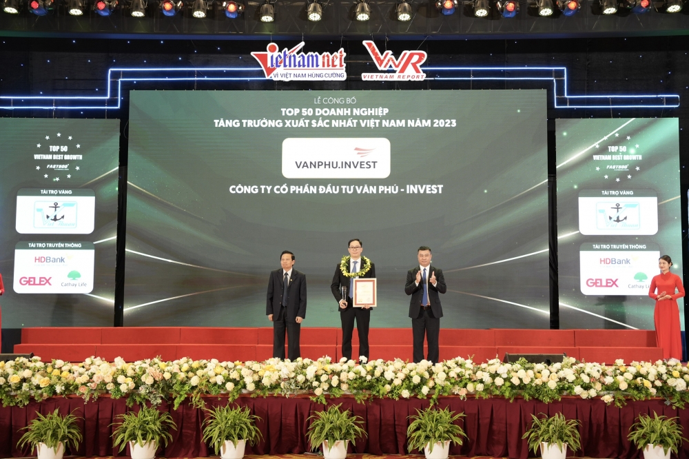 Văn Phú - Invest vào Top 10 Chủ đầu tư Bất động sản năm 2023 do Vietnam Report xếp hạng
