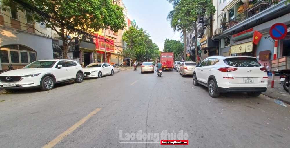 Tràn lan vi phạm trật tự đô thị trên phố Nguyễn Thị Định