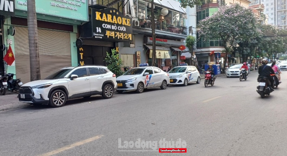 Tràn lan vi phạm trật tự đô thị trên phố Nguyễn Thị Định