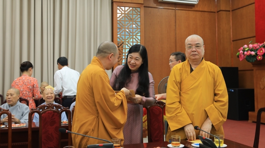 Gặp mặt đại biểu chức sắc, nhà tu hành Thủ đô tiêu biểu nhân dịp Đại lễ Phật đản