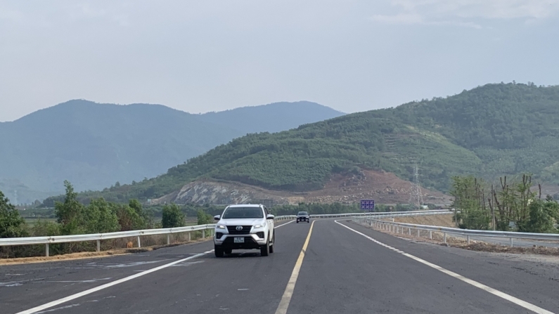 Ngắm cao tốc Nha Trang - Cam Lâm trị giá hơn 7.600 tỷ đồng