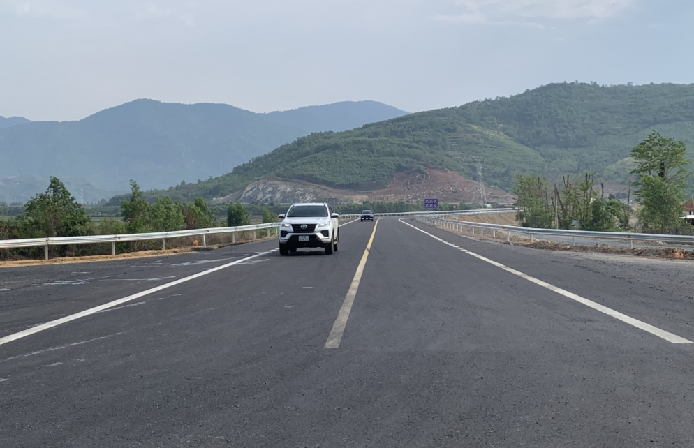 Cao tốc Nha Trang - Cam Lâm có điểm đầu tại nút giao với Quốc lộ 27C (xã Diên Thọ, huyện Diên Khánh) và điểm cuối kết nối với đường cao tốc Cam Lâm - Vĩnh Hảo (xã Cam Thịnh Tây, Thành phố Cam Ranh). (Ảnh: Hương Thảo)