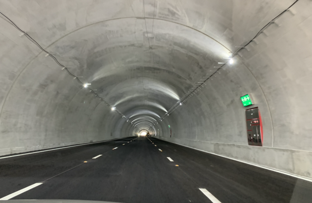 Hầm Dốc Sạn với 2 ống hầm chạy song song là công trình quan trọng nhất của tuyến cao tốc Nha Trang - Cam Lâm.(Ảnh: Hương Thảo)