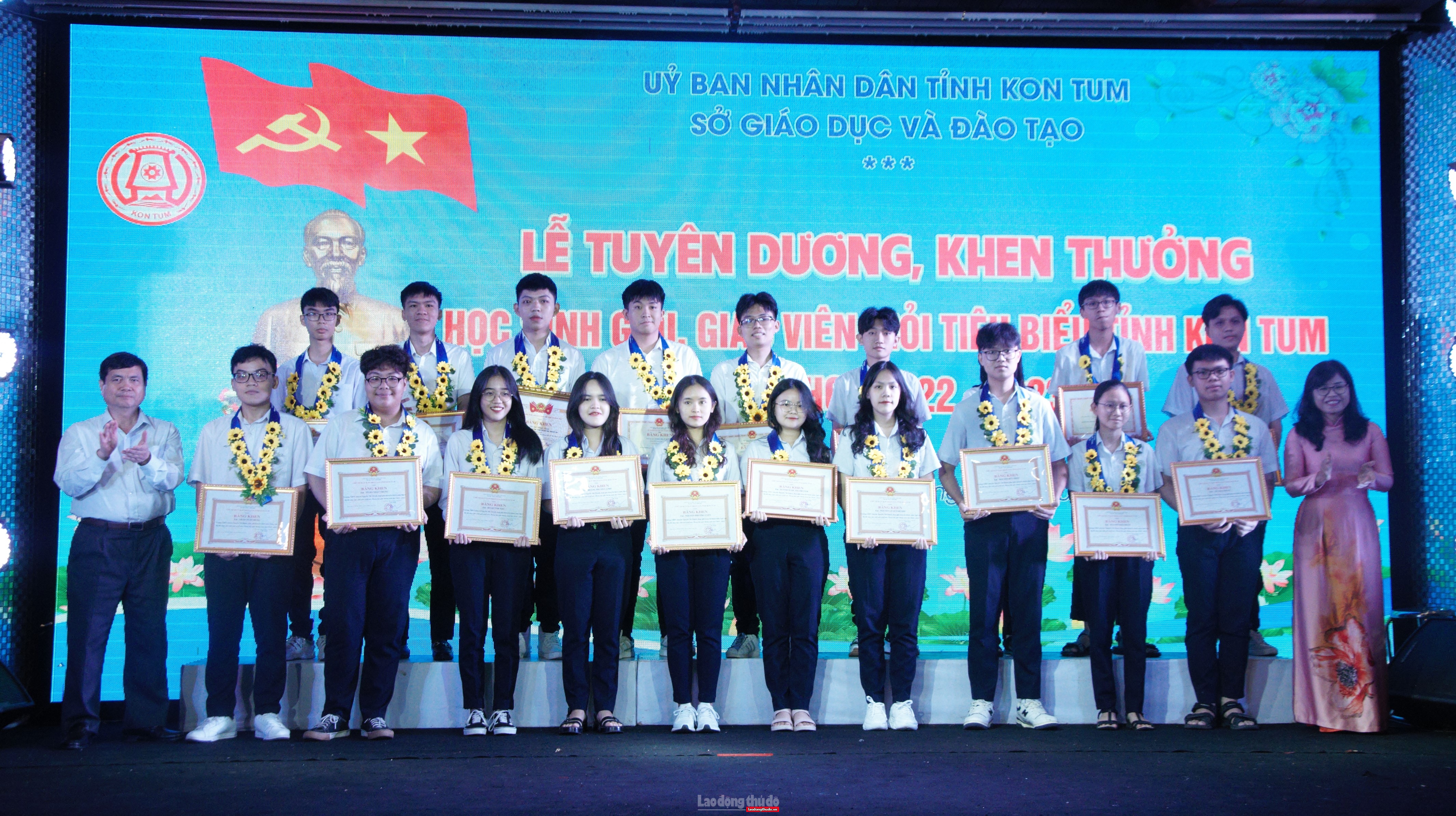 Tuyên dương, khen thưởng 273 học sinh, giáo viên giỏi tiêu biểu tỉnh Kon Tum