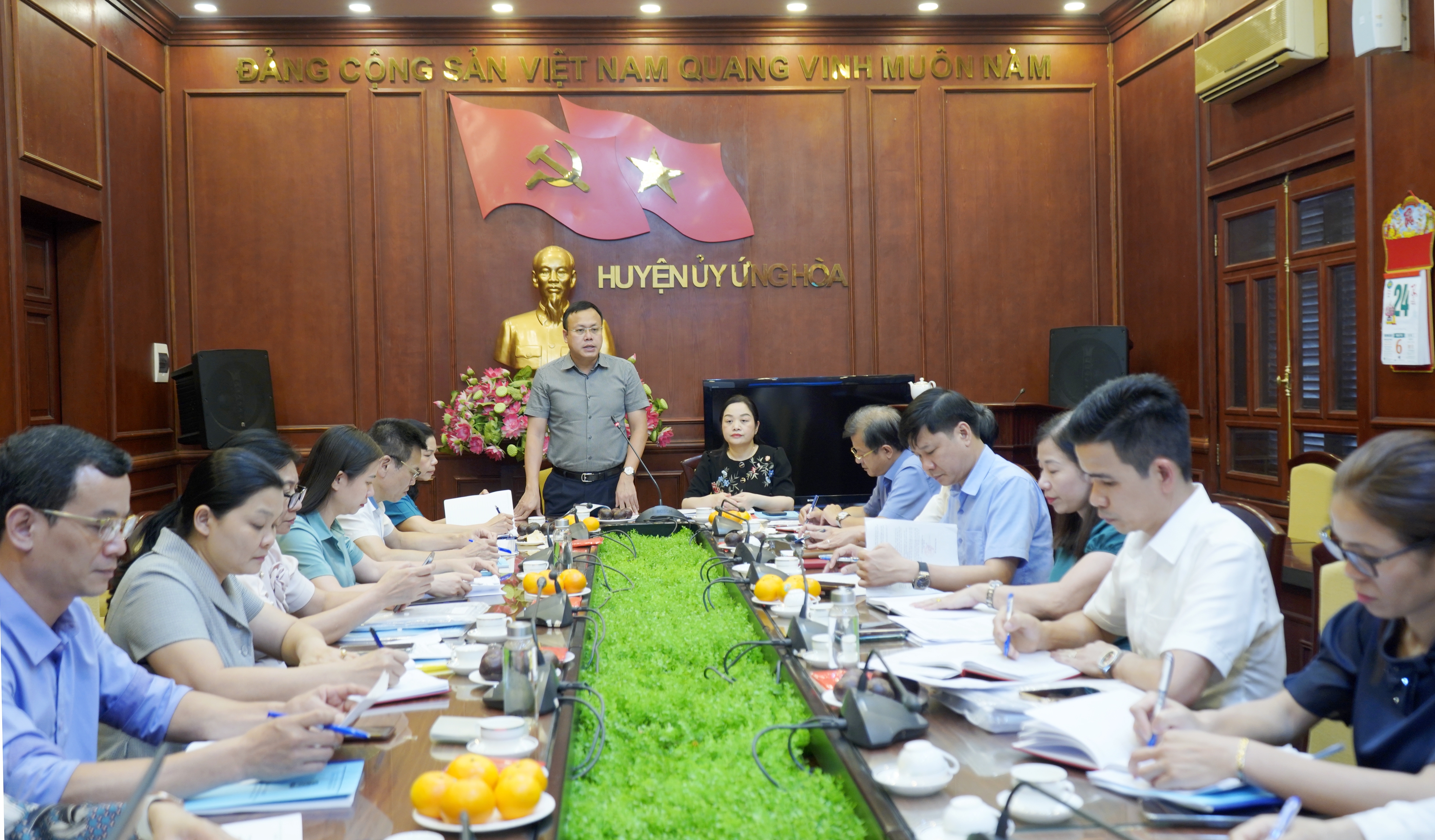 Lãnh đạo LĐLĐ thành phố Hà Nội duyệt chương trình Đại hội Công đoàn huyện Ứng Hòa lần thứ XI