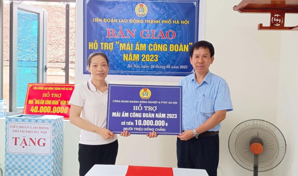 LĐLĐ Thành phố bàn giao nhà “Mái ấm Công đoàn” cho đoàn viên Nguyễn Thị Hường