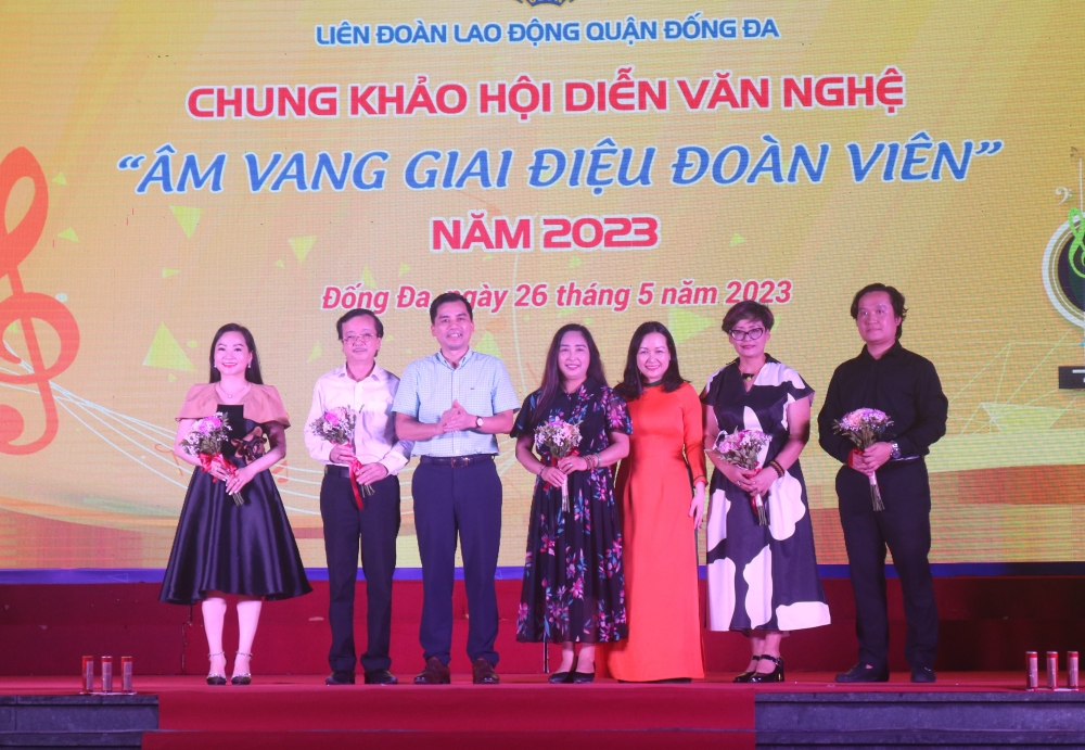 Chung khảo Hội diễn văn nghệ 