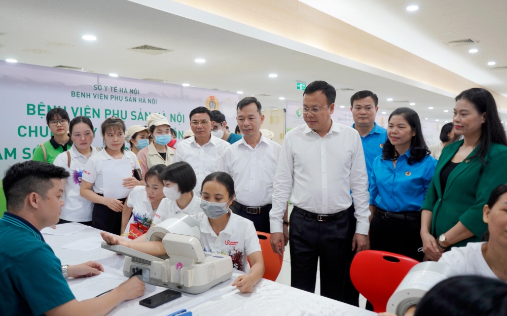 Liên đoàn Lao động thành phố Hà Nội tổ chức khám sức khỏe tập trung cho 500 công nhân