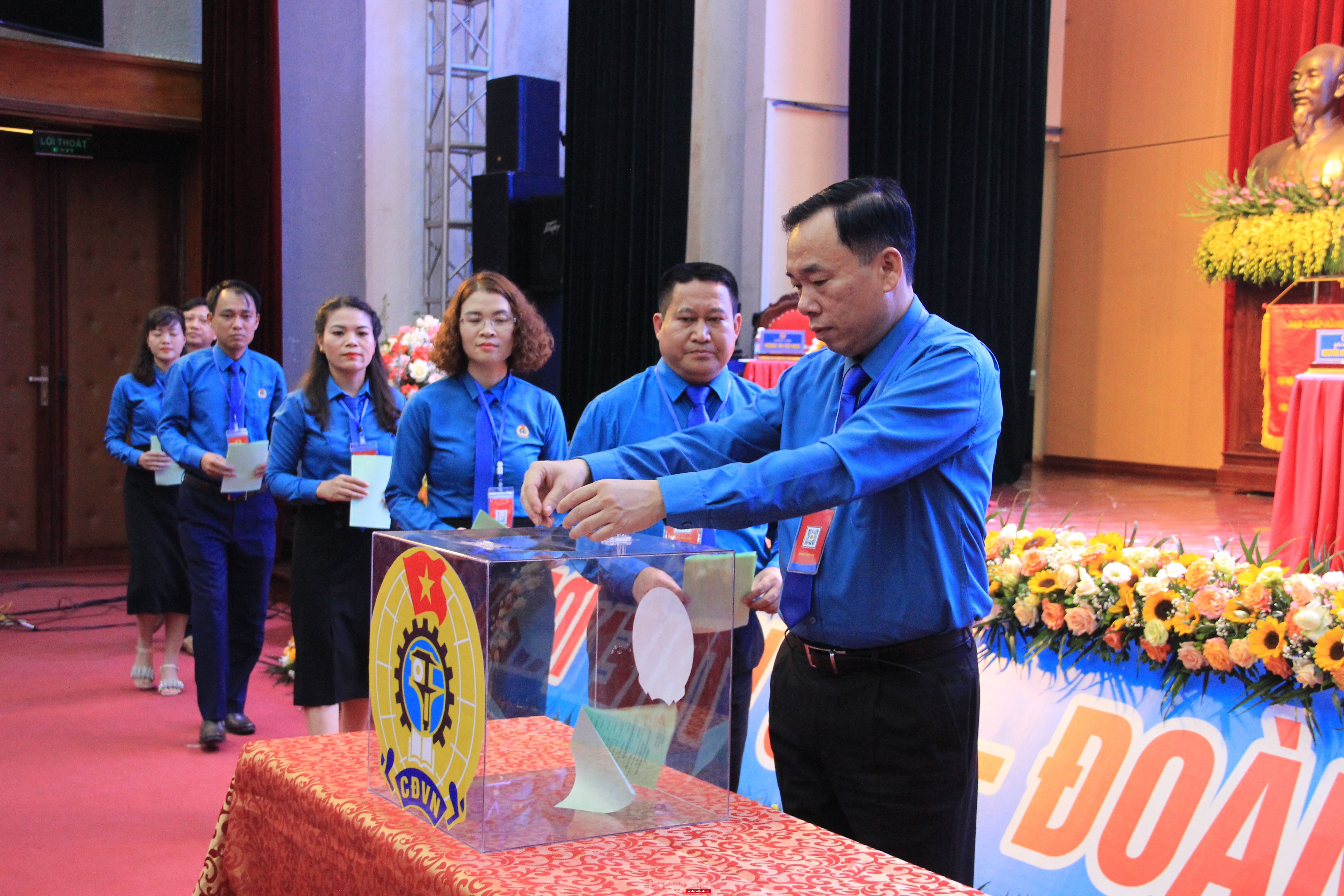 Bầu 17 đồng chí vào Ban Chấp hành Công đoàn huyện Mê Linh khóa XI, nhiệm kỳ 2023 - 2028