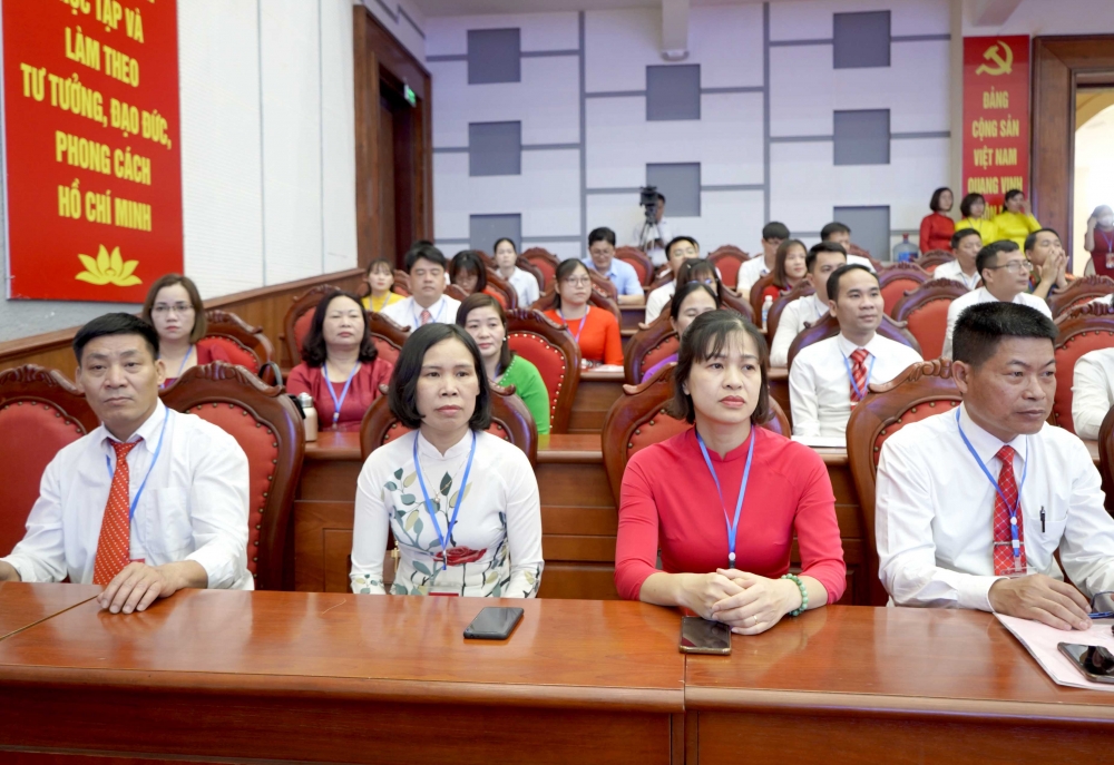 TRỰC TUYẾN: Quyết tâm hoàn thành thắng lợi Nghị quyết Đại hội Công đoàn huyện Mê Linh lần thứ XI