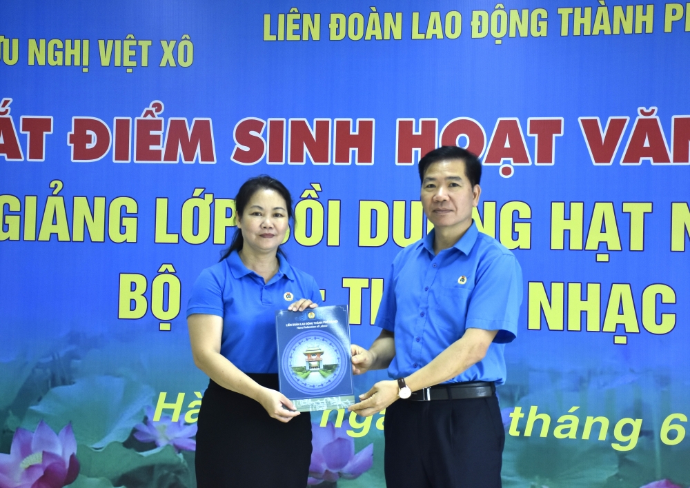 Ra mắt Điểm sinh hoạt văn hóa công nhân tại Công ty TNHH MTV Đường sắt Hà Nội