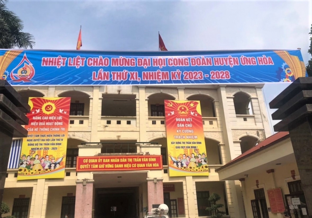 Huyện Ứng Hòa: Đẩy mạnh tuyên truyền trực quan chào mừng Đại hội Công đoàn huyện lần thứ XI