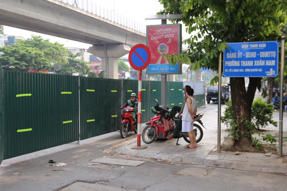 Ngày đầu dựng “lô cốt” trên đường Nguyễn Trãi: Giao thông ùn tắc nhẹ