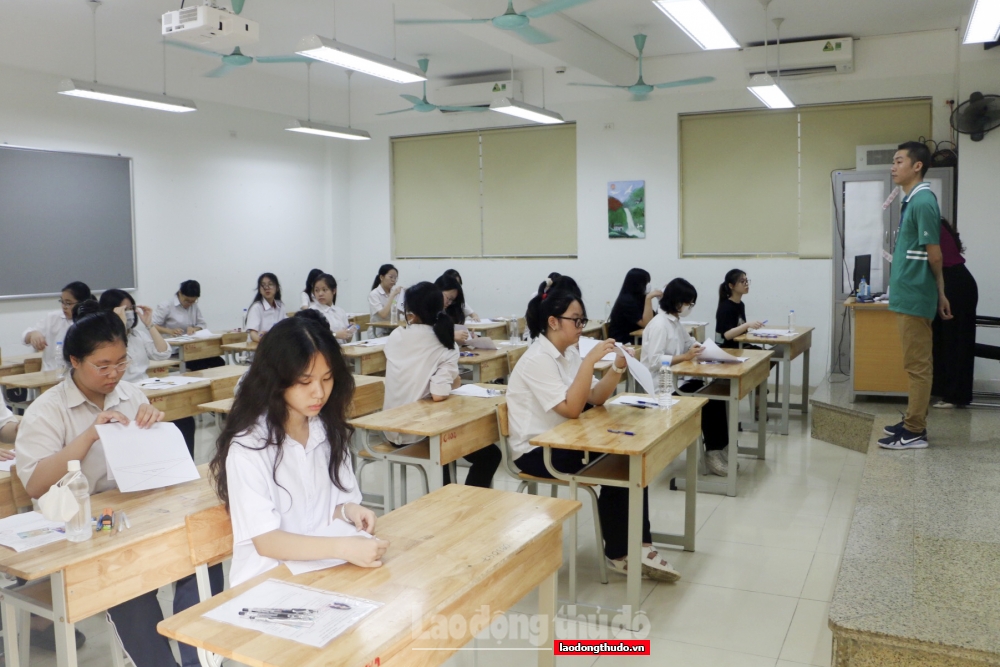 Thí sinh Hà Nội đã hoàn thành bài thi đầu tiên của kỳ thi tuyển sinh vào lớp 10 THPT công lập năm học 2023 - 2024.