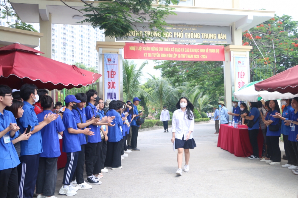 Kết thúc kỳ thi lớp 10 THPT công lập tại Hà Nội: Thí sinh phấn khởi hoàn thành môn thi cuối cùng