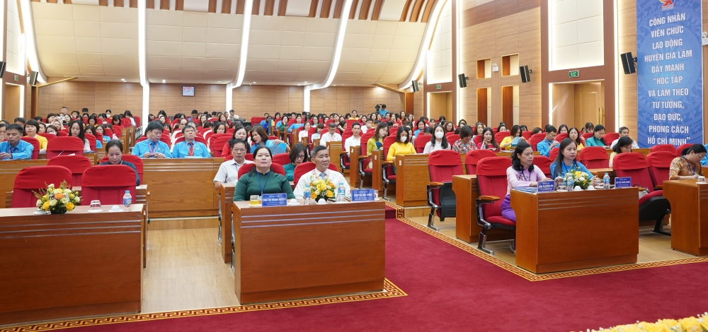 Ngày làm việc thứ nhất Đại hội Công đoàn huyện Gia Lâm lần thứ XI