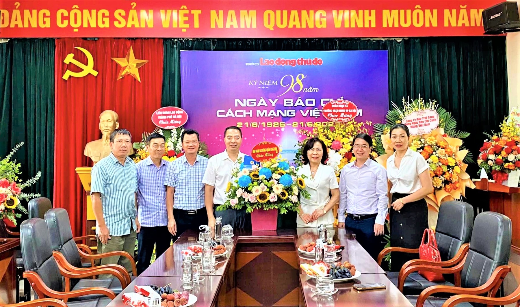 Đoàn đại biểu Quốc hội, HĐND thành phố Hà Nội cùng các Sở, ban ngành chúc mừng Báo Lao động Thủ đô