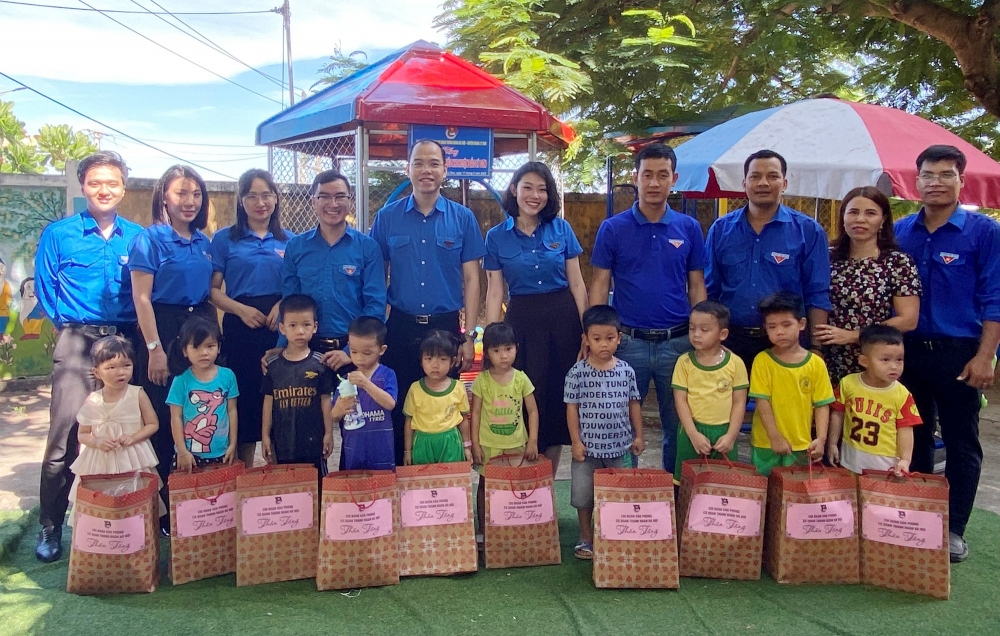 Tuổi trẻ Thủ đô tặng “Sân chơi thiếu nhi” tại huyện đảo Lý Sơn