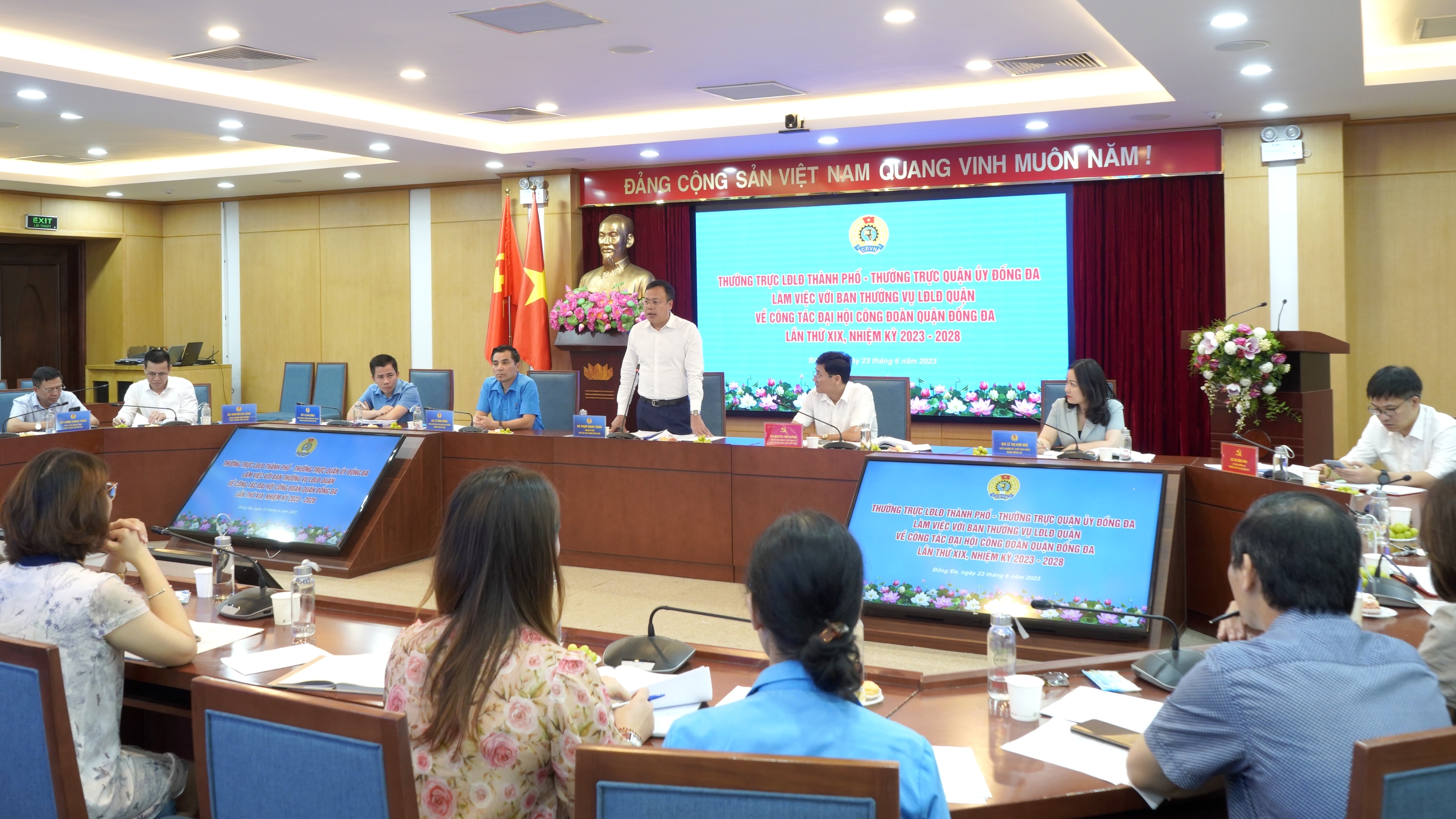 Lãnh đạo LĐLĐ thành phố Hà Nội duyệt chương trình Đại hội Công đoàn quận Đống Đa lần thứ XIX