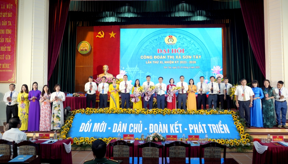 Đồng chí Hứa Đức Tuấn tái đắc cử Chủ tịch LĐLĐ thị xã Sơn Tây