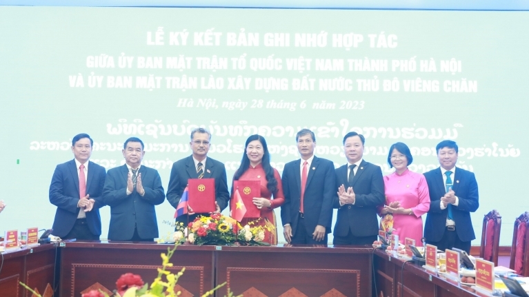 Tăng cường chia sẻ kinh nghiệm công tác Mặt trận giữa hai Thủ đô Hà Nội và Viêng Chăn