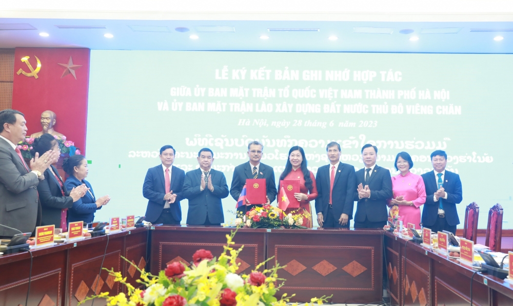 Tăng cường chia sẻ kinh nghiệm công tác Mặt trận giữa hai Thủ đô Hà Nội và Viêng Chăn