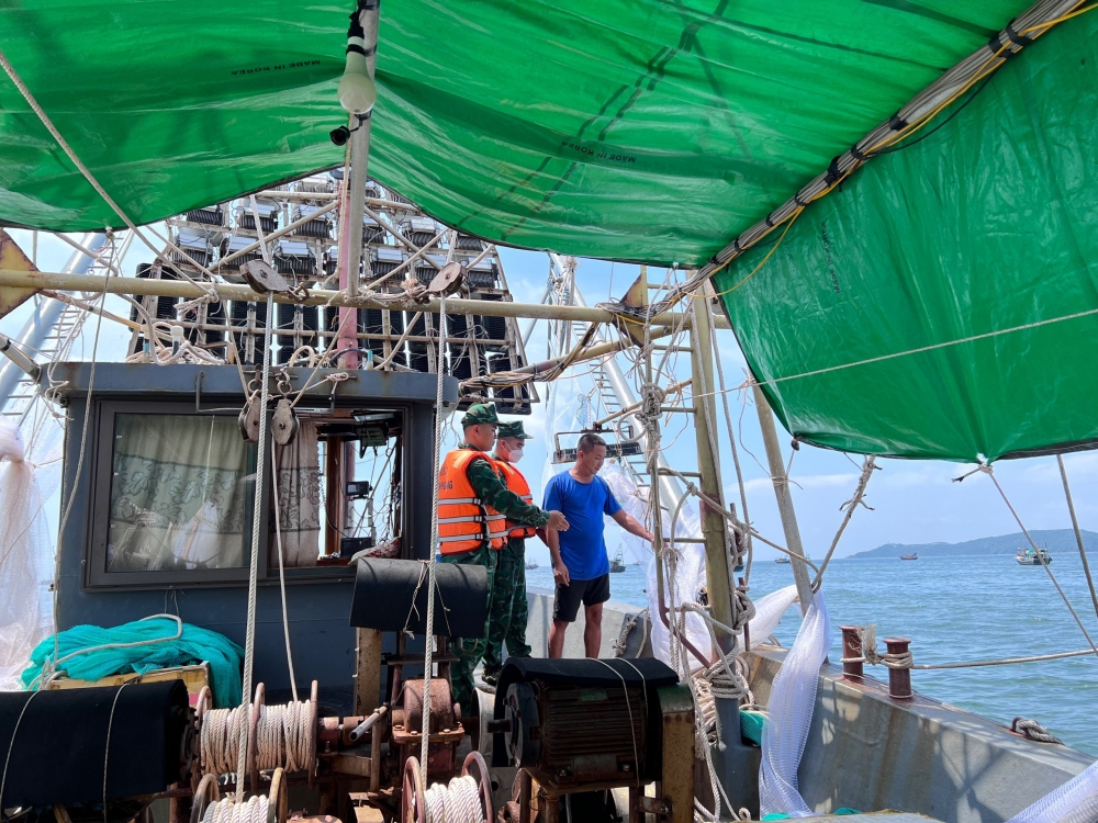 Quảng Ninh: Xử phạt 3 tàu cá không xuất trình chứng chỉ chuyên môn thuyền trưởng