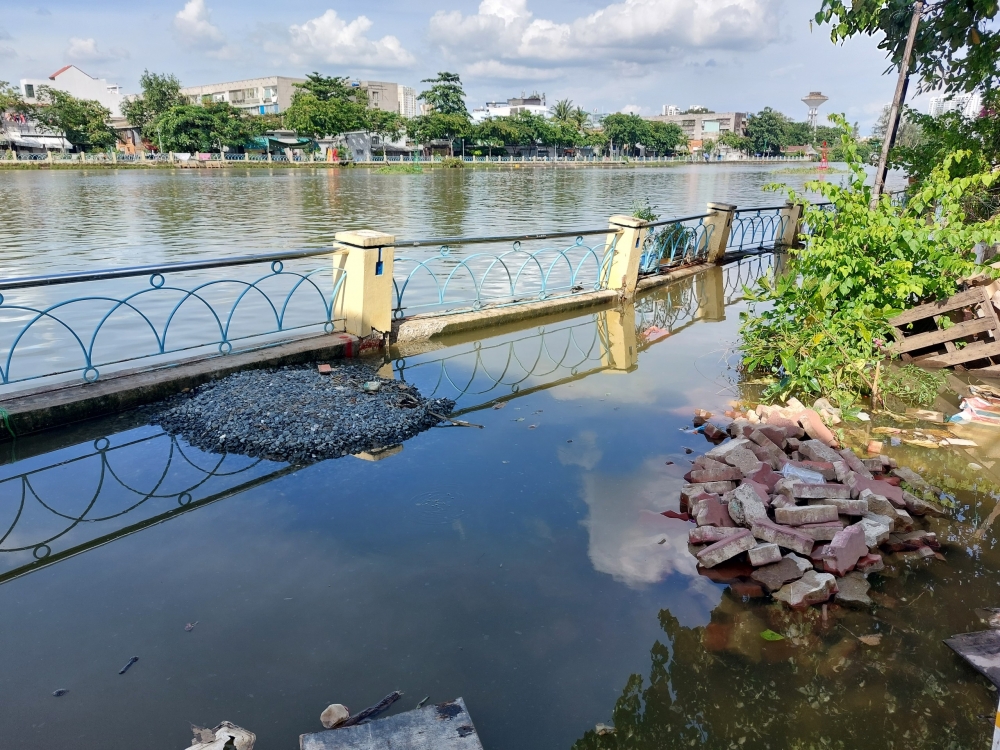 TP.HCM: Cần nhanh chóng khắc phục sạt lở bờ kênh Thanh Đa để ổn định cuộc sống người dân