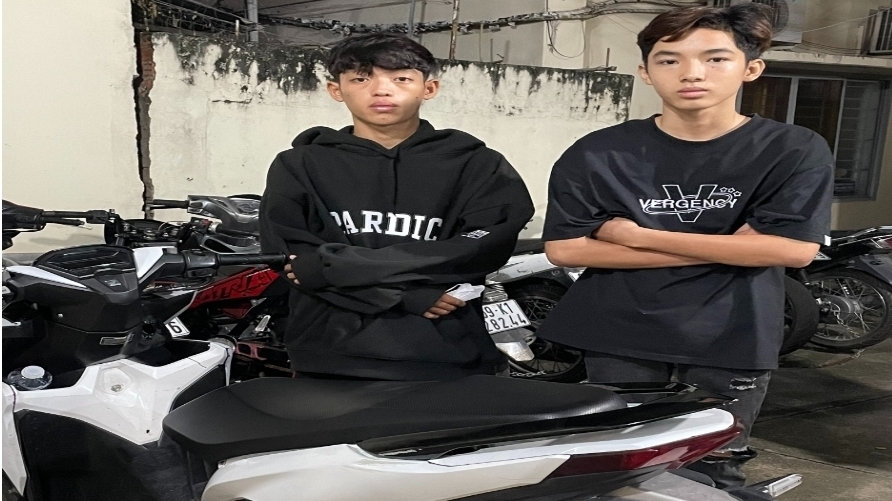 Đồng Nai: Xử lý nhóm thanh niên điều khiển xe môtô chạy bằng 1 bánh