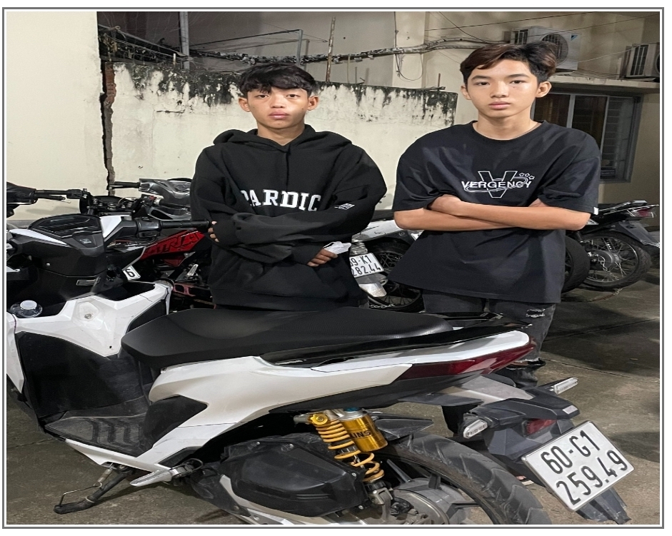 Đồng Nai: Xử lý nhóm thanh niên điều khiển xe môtô chạy bằng 1 bánh