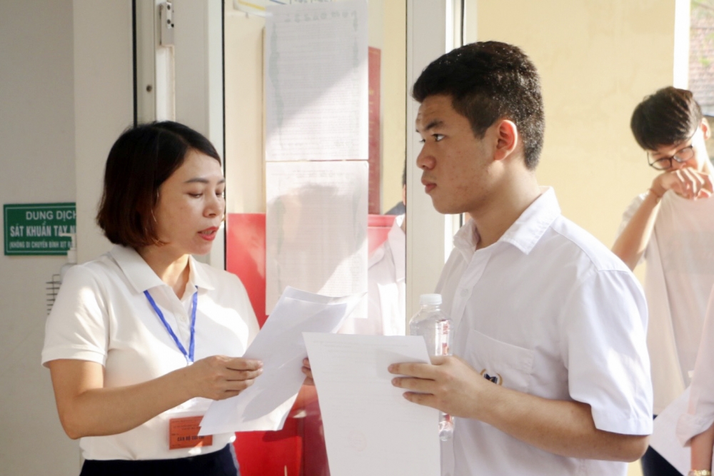 Thí sinh tham dự kỳ thi tuyển sinh vào lớp 10 THPT năm học 2023 - 2024 tại Hà Nội.