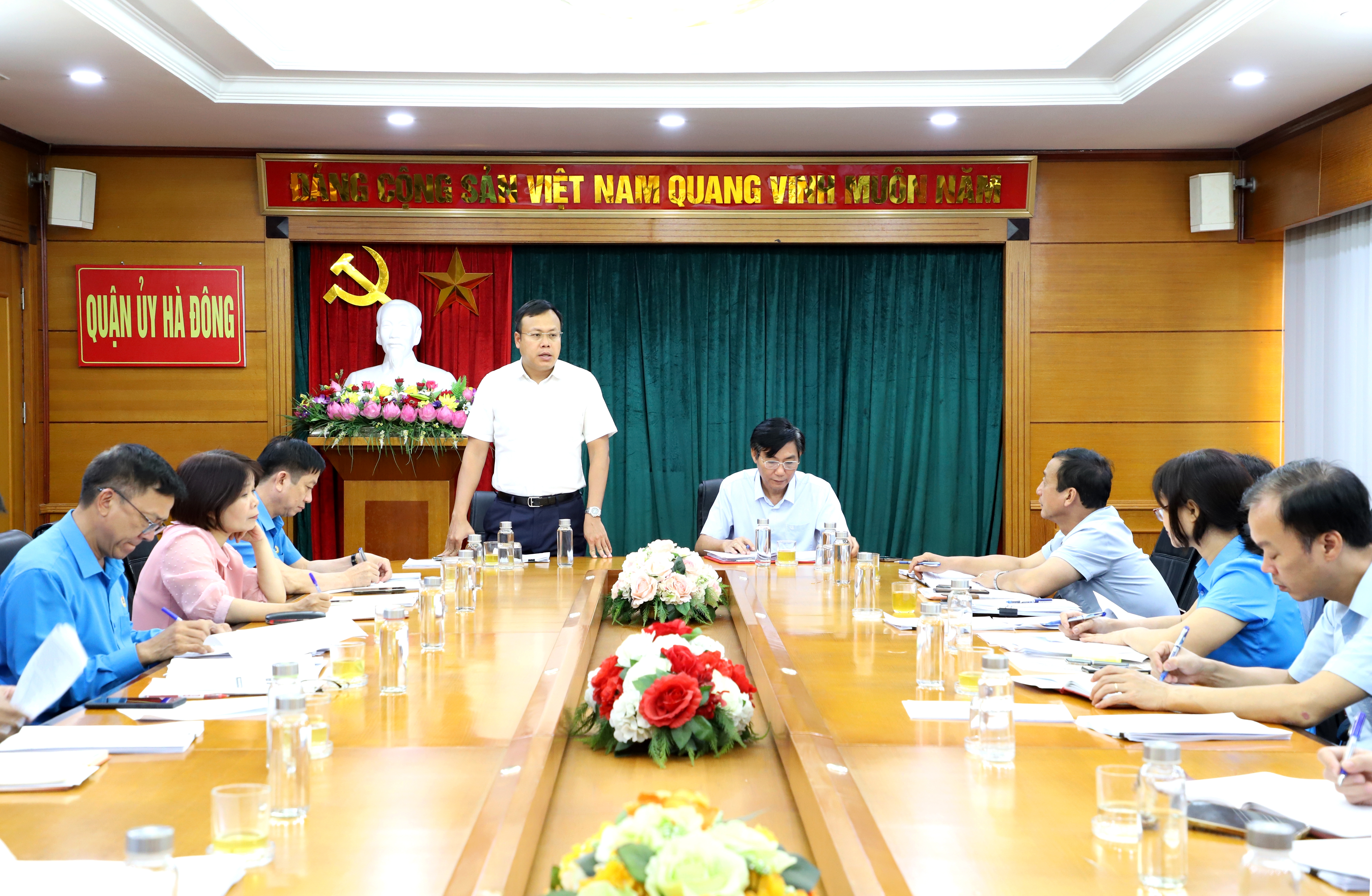 Lãnh đạo LĐLĐ thành phố Hà Nội duyệt chương trình Đại hội Công đoàn quận Hà Đông lần thứ XI