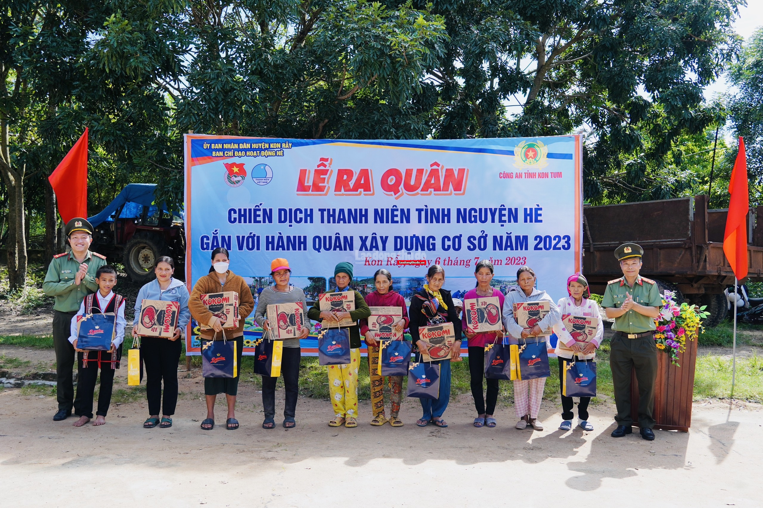 Chiến dịch thanh niên tình nguyện hè Kon Tum: Giúp đỡ người nghèo và học sinh có hoàn cảnh khó khăn
