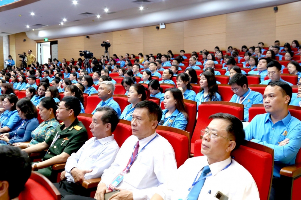 Đồng chí Lê Thị Kim Huệ tái đắc cử Chủ tịch LĐLĐ quận Đống Đa