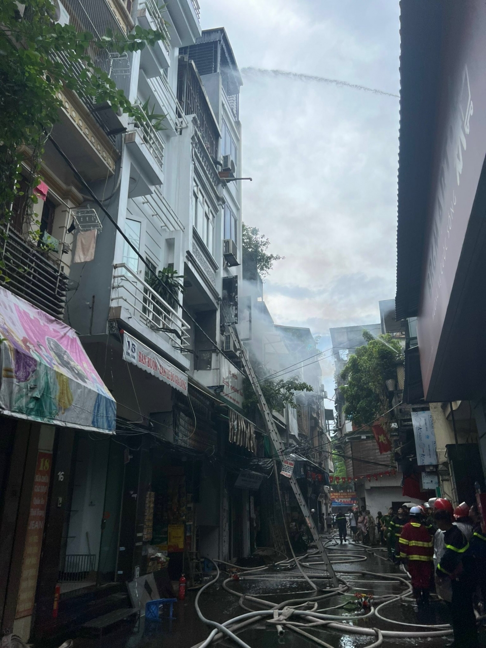 Chủ tịch UBND thành phố Hà Nội yêu cầu làm rõ nguyên nhân vụ cháy tại quận Đống Đa