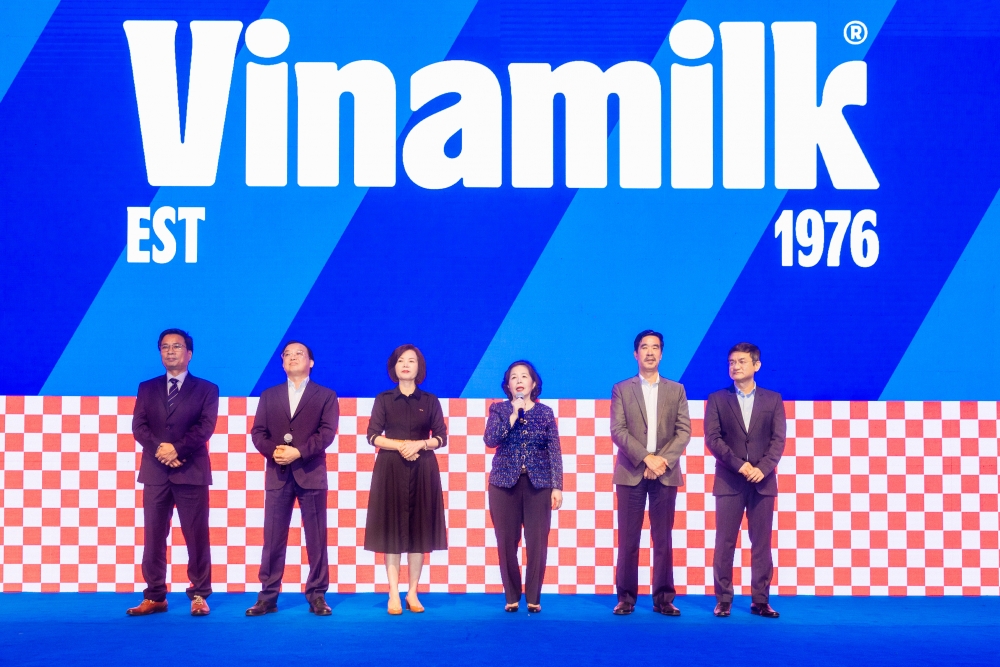 Nhận diện thương hiệu mới của Vinamilk “phủ xanh” mạng xã hội