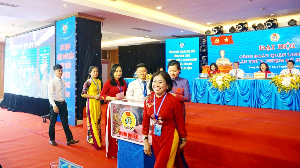 21 đồng chí trúng cử vào Ban Chấp hành Liên đoàn Lao động quận Long Biên khóa V