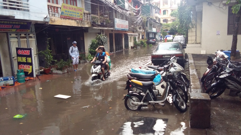 Công an thành phố Hà Nội khuyến cáo người dân chủ động phòng tránh mưa, bão