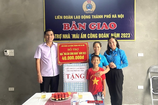 Đoàn viên huyện Thanh Oai xúc động nhận "Mái ấm Công đoàn"