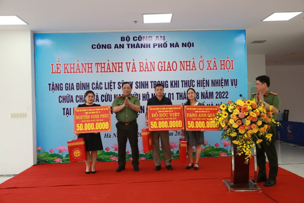 Công an Hà Nội bàn giao nhà ở xã hội tặng gia đình các liệt sĩ Cảnh sát PCCC