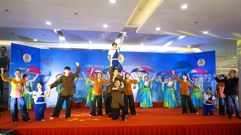 Tưng bừng Liên hoan văn nghệ chào mừng thành công Đại hội Công đoàn quận Long Biên khóa V