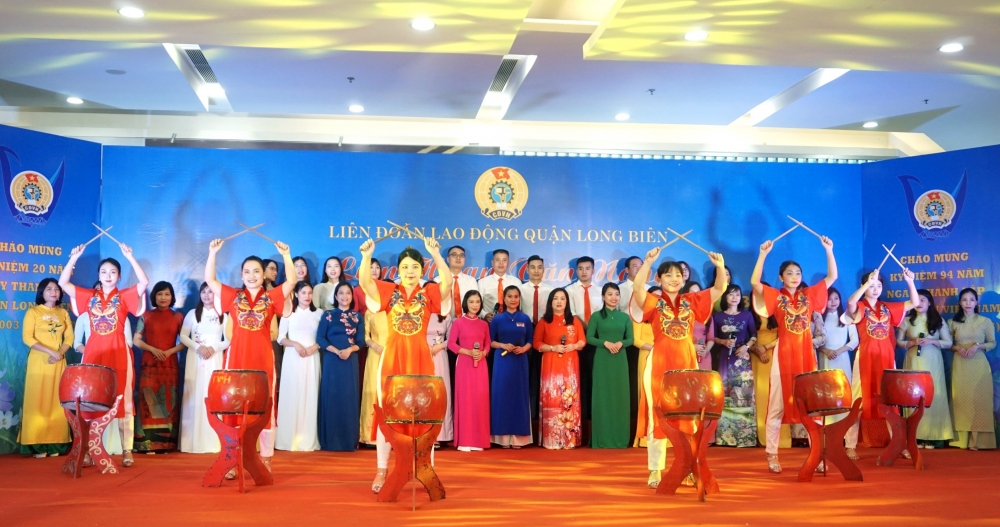 Tưng bừng Liên hoan văn nghệ chào mừng thành công Đại hội Công đoàn quận Long Biên khóa V