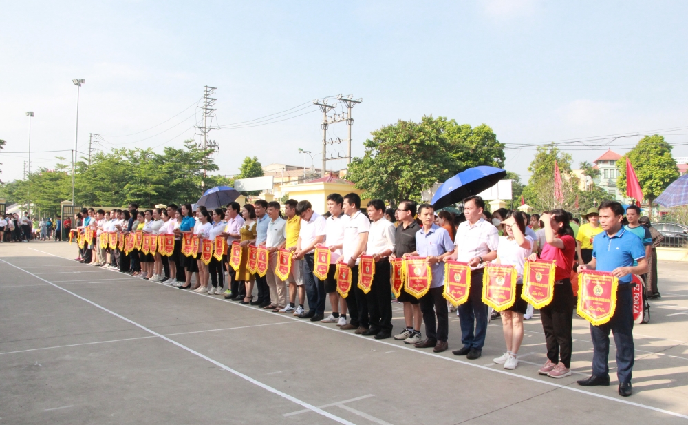 Gần 1.000 vận động viên tham gia Hội khỏe công nhân viên chức lao động huyện Thạch Thất