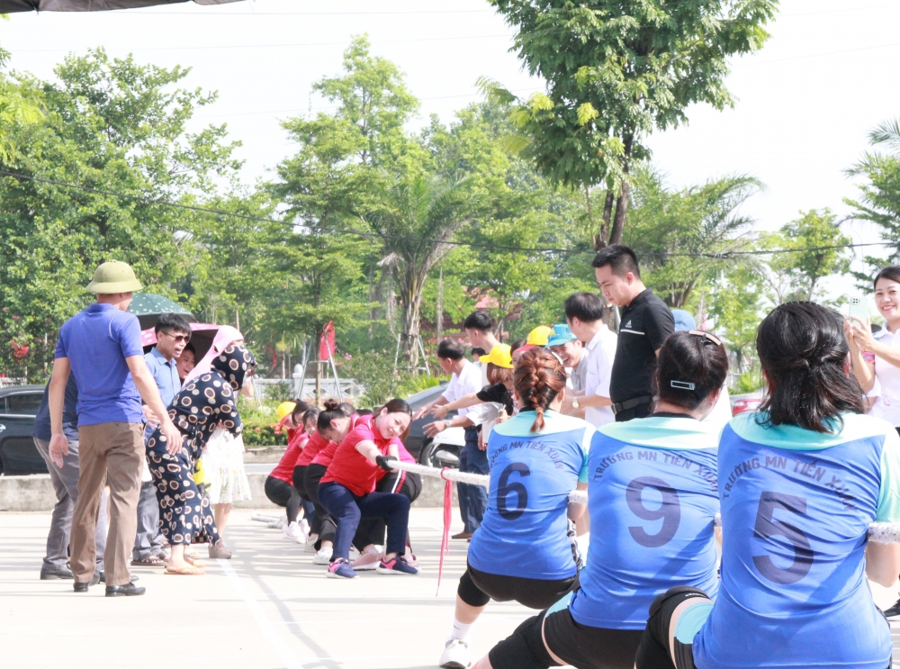 Gần 1.000 vận động viên tham gia Hội khỏe CNVCLĐ huyện Thạch Thất